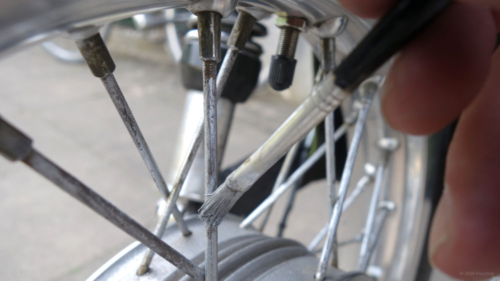 Motorrad Speichen und Felgen reinigen - 3 Tipps vom Experten